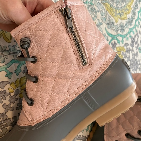 nautica • dorsay rubber toe duck boot in blush/grey - Picture 7 of 13